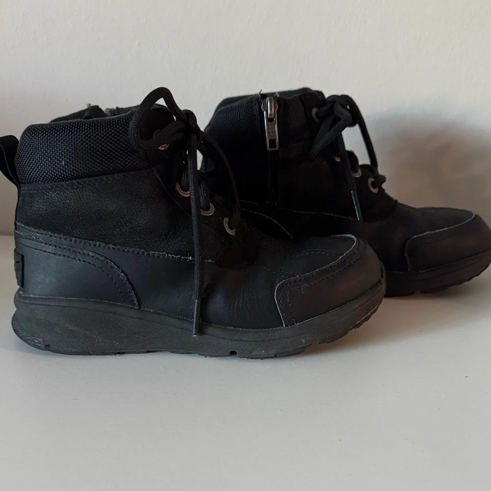 UGG Boy’s Emmett Duck Boot Snow - Picture 3 of 8